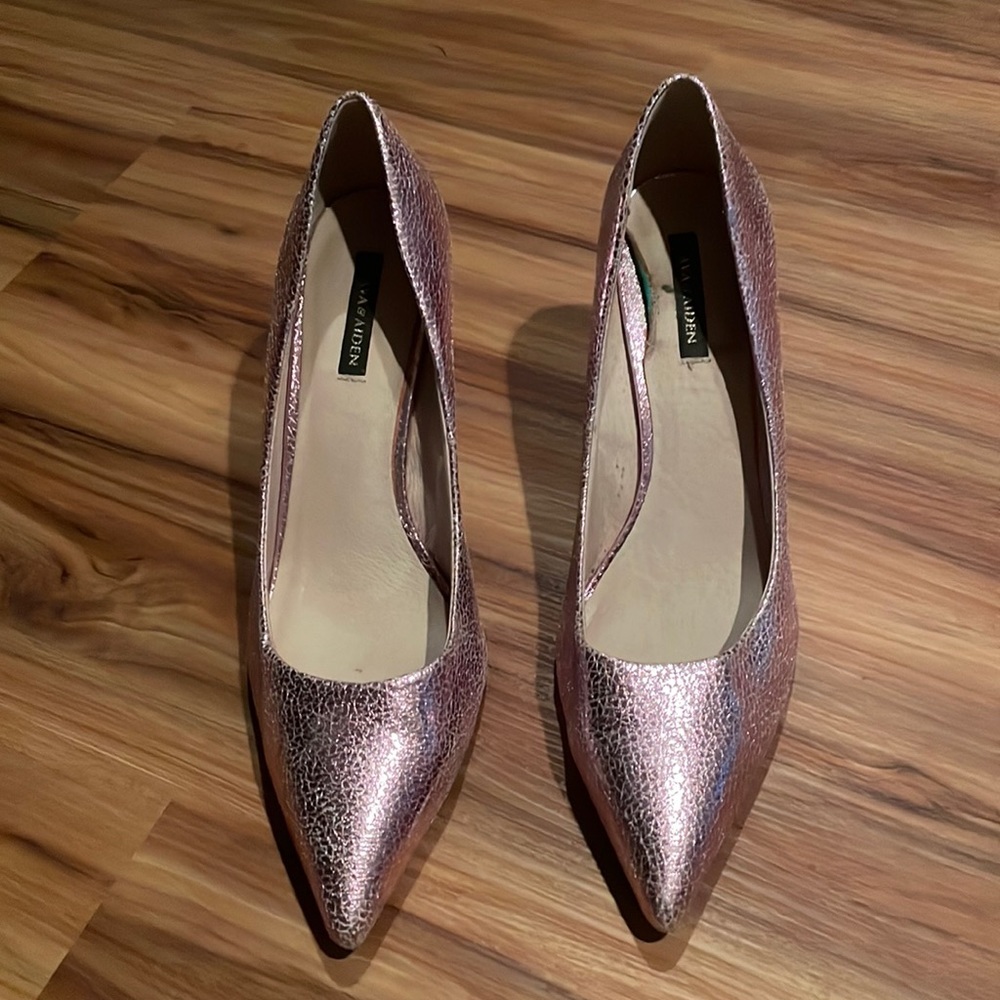 Ava & Aiden purple metallic pumps